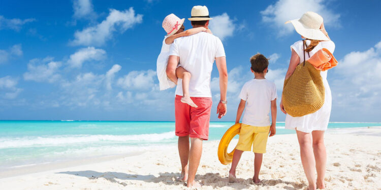 Tatilciye '30 Gün' Kalkanı... Ticaret Bakanlığı’ndan 'Paket Tur' Uyarısı: Paranızı Kaptırmayın