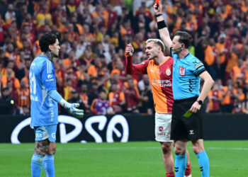 Tepkilerin Odağındaki Ederson'dan Kırmızı Kart Paylaşımı: Özür Diledi, Yasin Kol'a Tepki Gösterdi