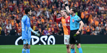 Tepkilerin Odağındaki Ederson'dan Kırmızı Kart Paylaşımı: Özür Diledi, Yasin Kol'a Tepki Gösterdi