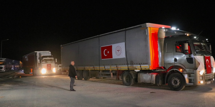 Türkiye'den İran'a Yardım Eli: 6 TIR'lık Tıbbi Malzeme Gönderiliyor