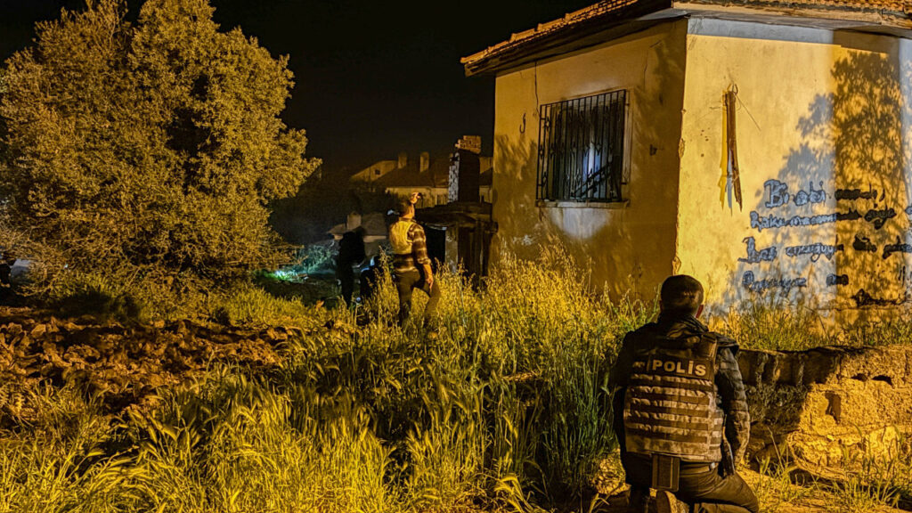 Uşak'ta Polis Ekiplerine Silahlı Saldırı: 1'i Ağır 2 Yaralı