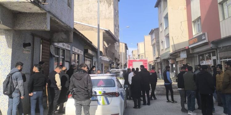 Giyadîn’de şüpheli ölüm: Yangın sonrası ölü bulan veterinerin boğazında kesikler tespit edildi