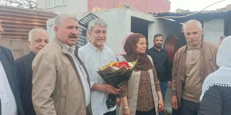 31 yıl sonra tahliye edilen iki tutsağı ziyaret