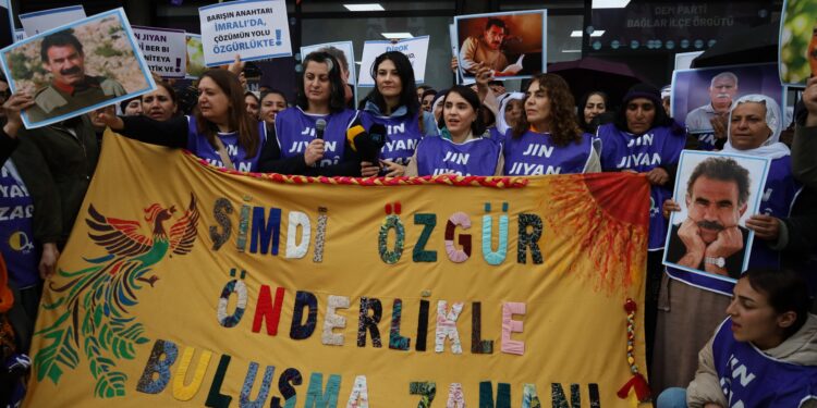 Kadınlar ‘özgürlük’ talebiyle Gemlik’e doğru yola çıktı