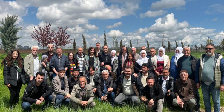 31 yıl sonra tahliye olan tutsak Amed’de kitlesel karşılandı