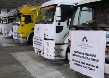 Suriye Geçici Hükümeti Kobanê’ye giden yardım TIR’larını engelliyor