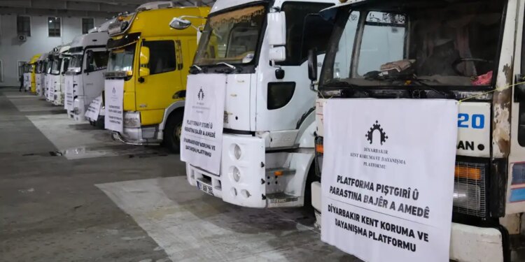 Suriye Geçici Hükümeti Kobanê’ye giden yardım TIR’larını engelliyor