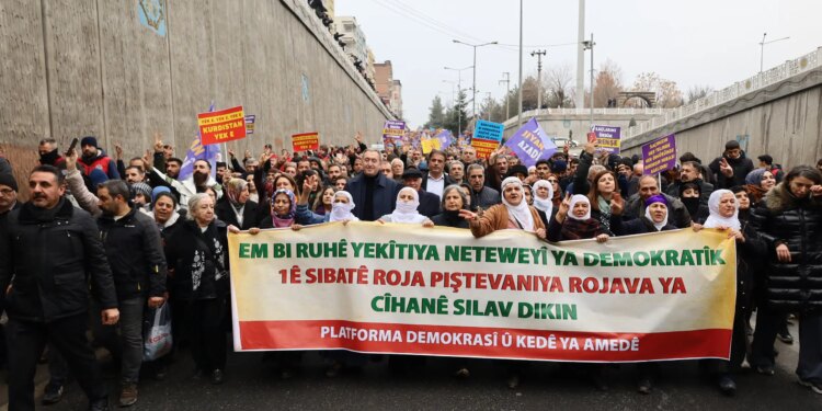 İHD raporu: Rojava protestolarında 123 kişi tutuklandı