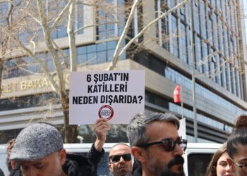 Alpargün Apartmanı davasında ‘olası kast’ tepkisi: Aileler Adalet Bakanlığı önünde eylem yaptı