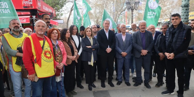 Bakırhan Yaşam Nöbeti’ni ziyaret etti: Okulların güvenliğinden kim sorumlu?