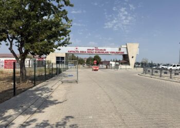 Açlık grevinde durumu ağırlaşan 3 tutsak hastaneye kaldırıldı