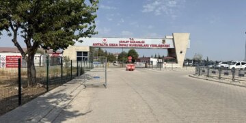 Açlık grevindeki tutsaklar hastanede: 4 aile üyesi gözaltına alındı