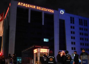 Ataşehir Belediyesi’ne operasyon: Belediye Başkanı dahil 18 kişi gözaltına alındı
