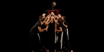 CAS’ın sahnelediği ‘Saloz’un Mavalı’ önümüzdeki sezon da devam edecek: Ne faşizm öldü ne de sömürü…