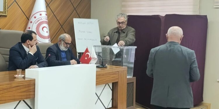 Çewlîg’de AKP adayı İl Genel Meclis Başkanı oldu