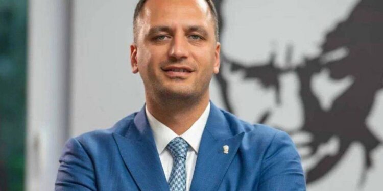 Bornova Belediye Başkanı Ömer Eşki ve 3 kişi serbest bırakıldı