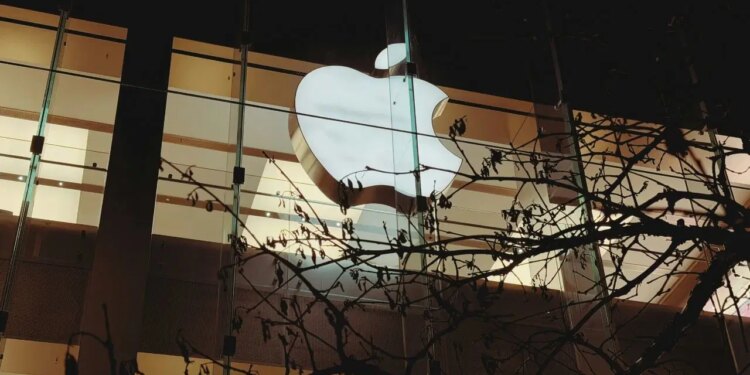 Apple’ın CEO’su değişiyor: John Ternus ile şirketi neler bekliyor?