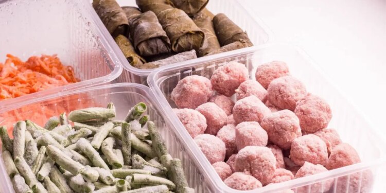 Mutfaktaki görünmez tehdit: Gıdaları çözdürmenin altın kuralları