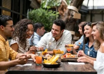 Başkalarıyla biraraya gelmek beynimizi nasıl değiştiriyor?