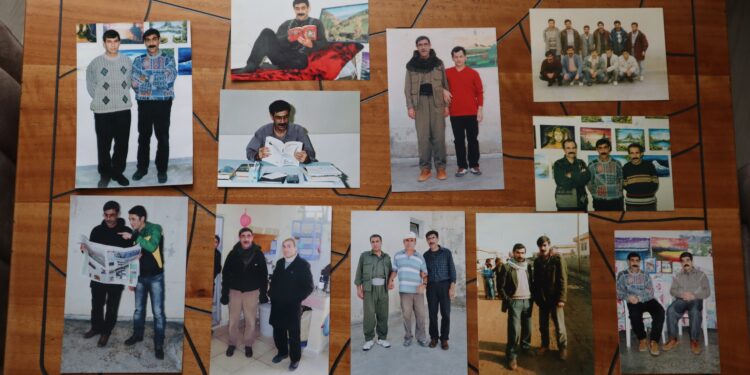 Okuma-yazma bilmeden başlayan tutsaklık: 30 yılda 11 Kürtçe kitap sığdırdı