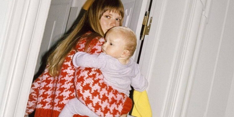 Modern anneliğin görünmeyen yükü: Y kuşağı anneleri neden daha kırgın ve tükenmiş?