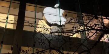 Apple, büyük teknoloji şirketleri arasındaki yerini kalıcı hale getiriyor