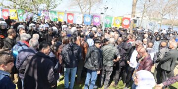 İstanbul’da 4 Nisan pikniğine polis saldırısı: Sebahat Tuncel gözaltına alındı