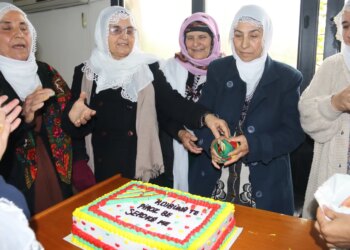 İzmir’de 4 Nisan kutlaması