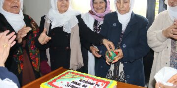 İzmir’de 4 Nisan kutlaması