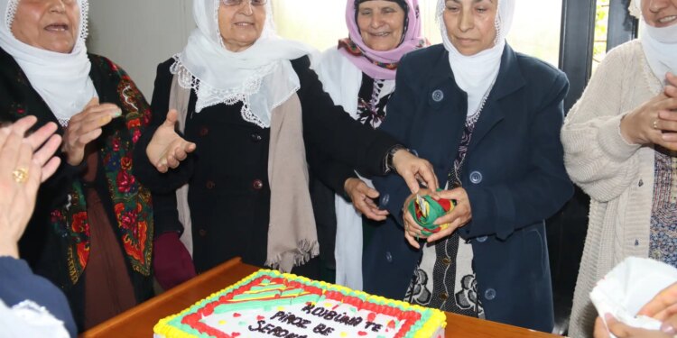 İzmir’de 4 Nisan kutlaması