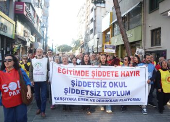 Karşıyaka’da okul saldırıları protestosu: Milli Eğitim Bakanı derhal istifa etmeli
