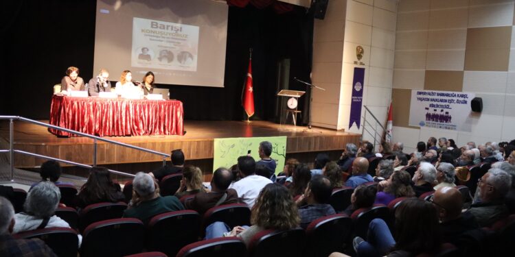 KESK İzmir’de ‘Barışı Konuşuyoruz’ paneli düzenledi