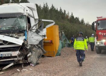 TEM Otoyolu’nda zincirleme kaza: 2 kişi yaşamını yitirdi