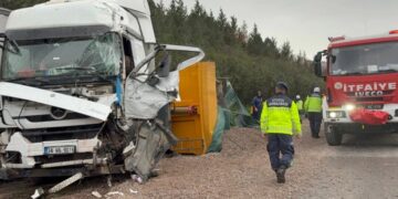 TEM Otoyolu’nda zincirleme kaza: 2 kişi yaşamını yitirdi