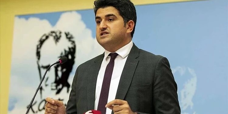 Ataşehir Belediye Başkanı Onursal Adıgüzel görevden uzaklaştırıldı