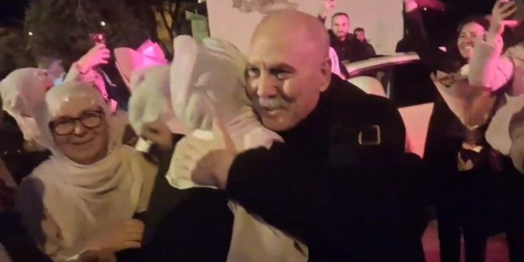 33 yılın ardından tahliye olan Yüksekbağ memleketinde karşılandı