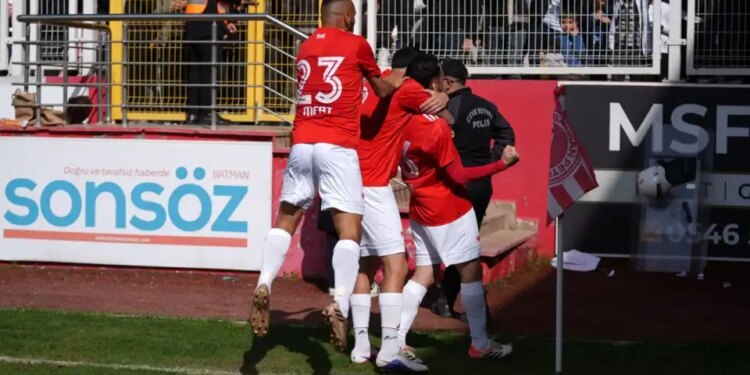 Batman Petrolspor şampiyon: 3 hafta kala 1. Lig’e yükseldi