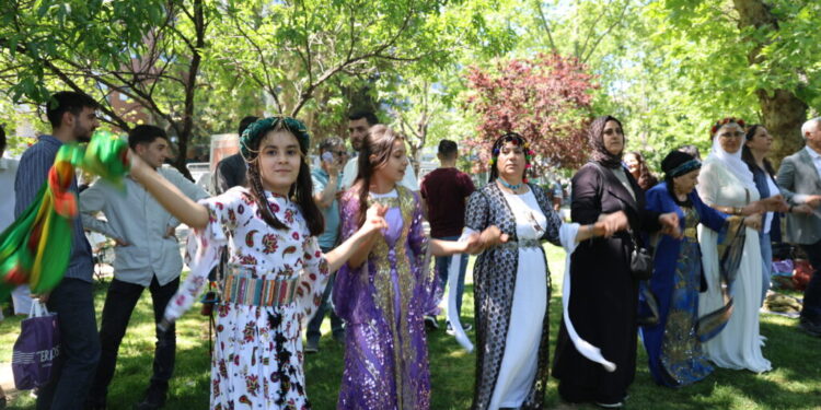 Birçok kentten çağrı: Kürtçe’ye statü
