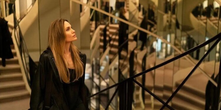 Angelina Jolie’nin başrolde oynadığı psikolojik dram ‘Moda’ gösterime girdi