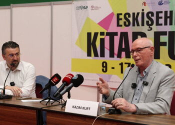 ‘Bir Halk Adamının Yolculuğu’ Eskişehir Kitap Fuarı’nda okurla buluştu