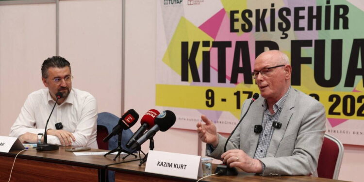 ‘Bir Halk Adamının Yolculuğu’ Eskişehir Kitap Fuarı’nda okurla buluştu