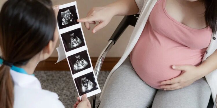 Tıpta milyonda bir görülen vaka: Aynı anda iki erkekten hamile kaldı!