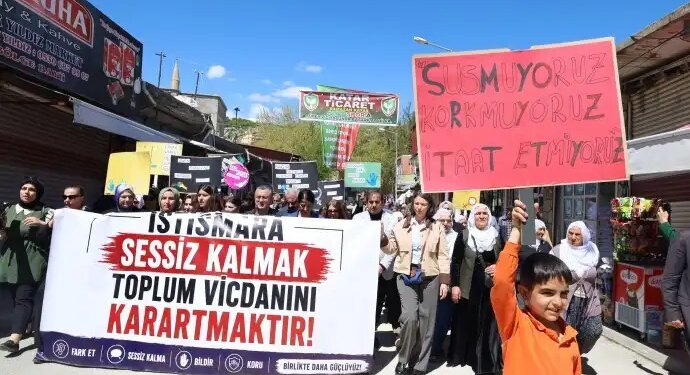 Amed’de çocuk istismarı protesto edildi