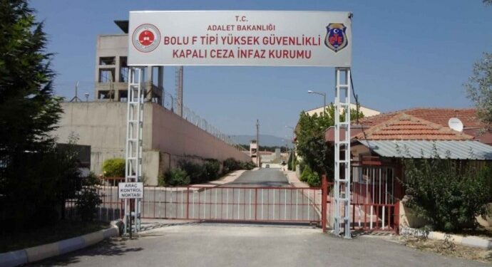 ‘Sayın Öcalan’ gerekçesiyle infazı yakılan tutsak için İHİK’e başvuru