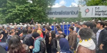 Bilgi Üniversitesi öğrencilerine polis saldırısı