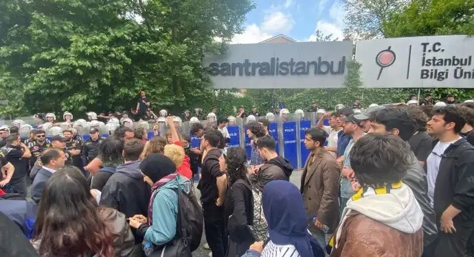 Bilgi Üniversitesi öğrencilerine polis saldırısı