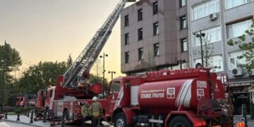 Fatih’te otel yangını: Bir kişi hayatını kaybetti