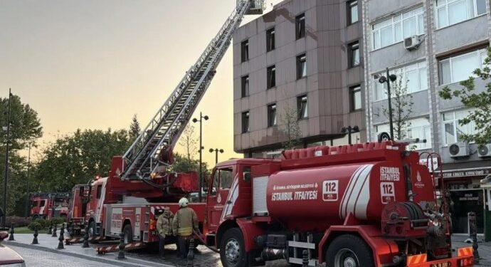 Fatih’te otel yangını: Bir kişi hayatını kaybetti