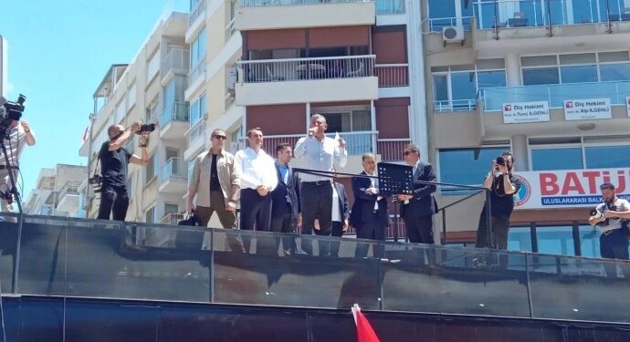 Özel İzmir Mitingi’nde konuştu: Mutlak butlan ve mutlak sultan ittifakına geçit vermeyeceğiz