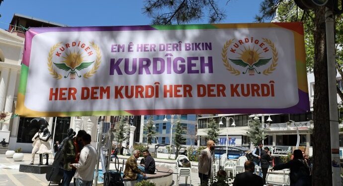 Rêya Armûşê’de Kürt Dil Bayramı şenliği  